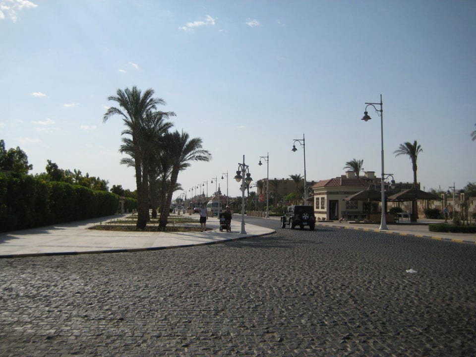 Straße in Hurghada Steigenberger ALDAU Beach Hotel