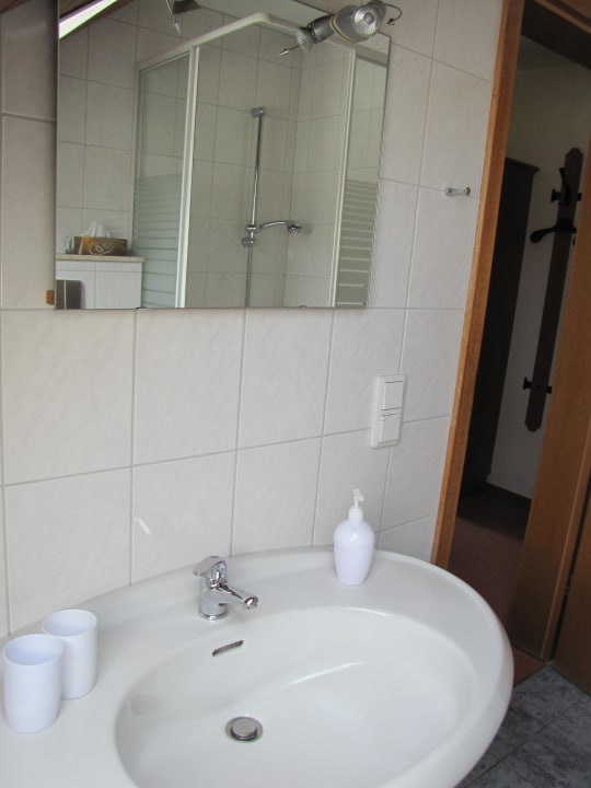 Zimmer 6; Bad Landhaus Fischer