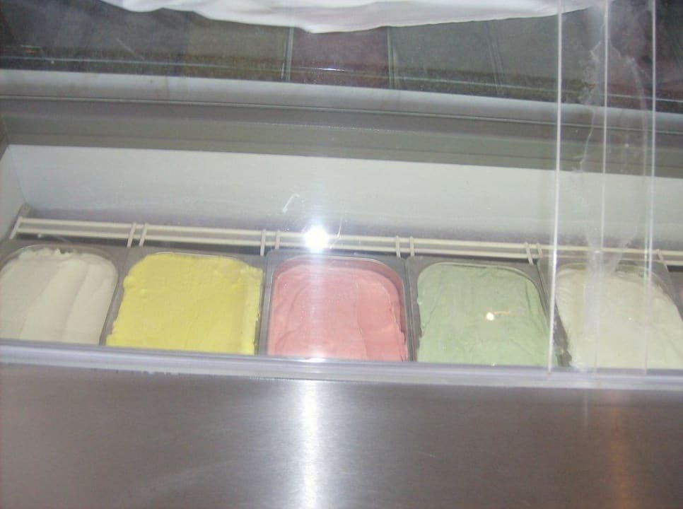 Eis in verschiedenen Sorten Hotel Kalithea Horizon Royal