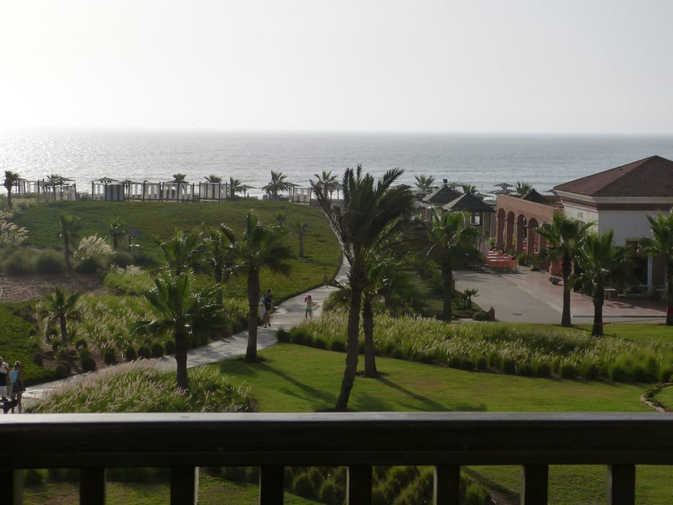 Blick zum Strand/rechts Strandrestaurant ROBINSON AGADIR
