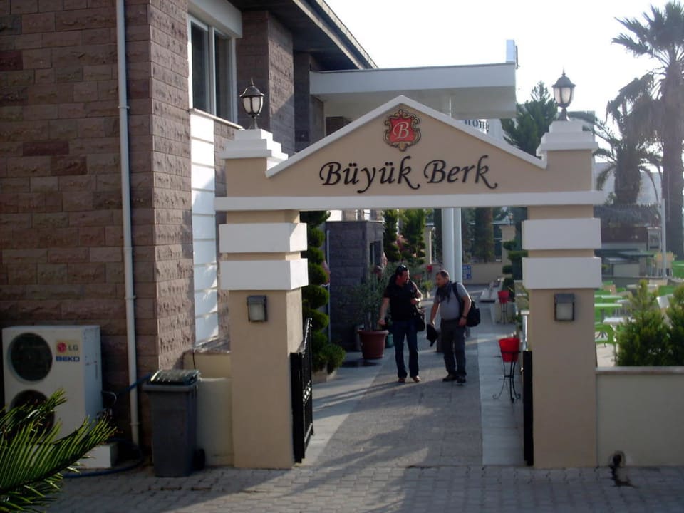 Eingang zum daneben liegenden Restaurant Hotel Büyük Berk