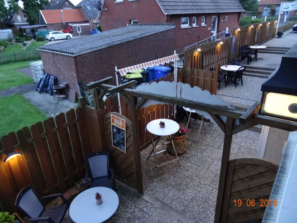 Terrasse direkt unter dem Zimmer Nr. 8 Hotel Zum Wikinger