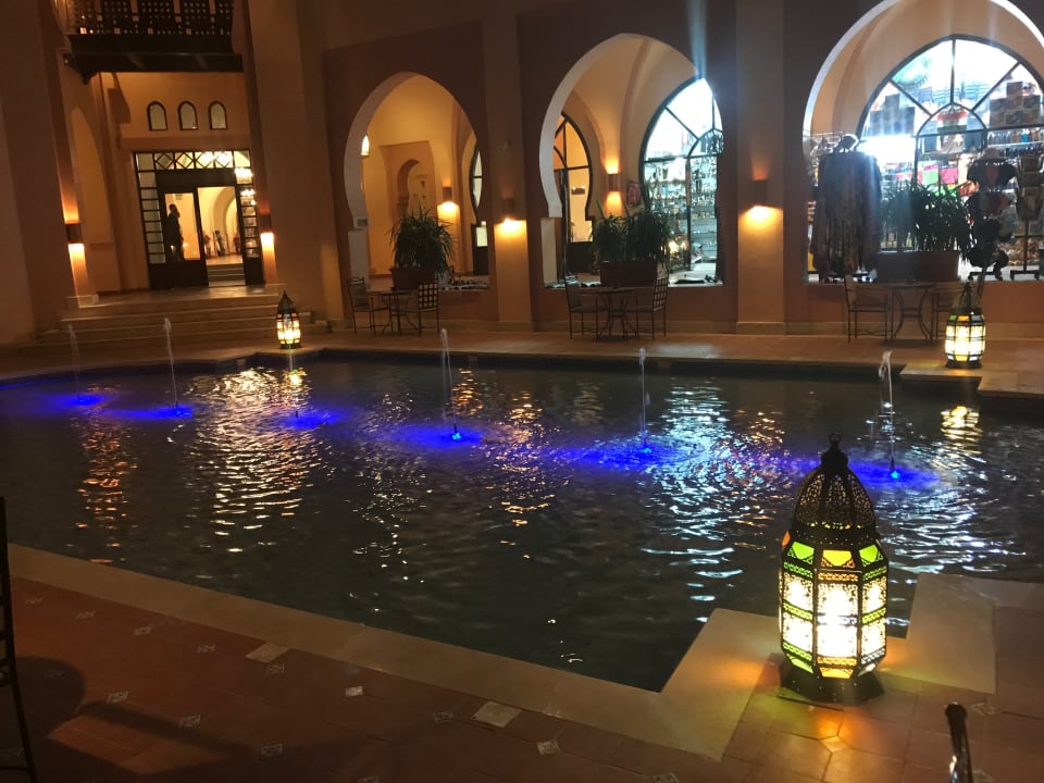 Innenhof bei Nacht Steigenberger Coraya Beach - Adults only