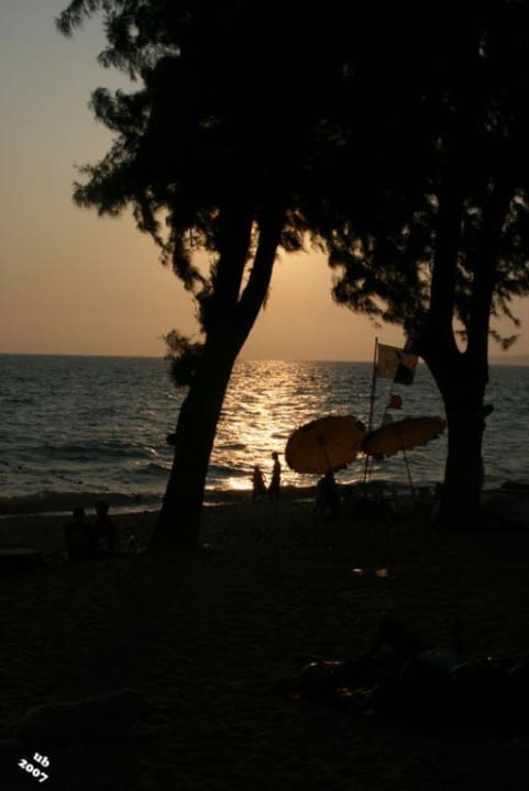 Sonnenuntergang am Strand vorm Hotel Hotel Jomtien Thani
