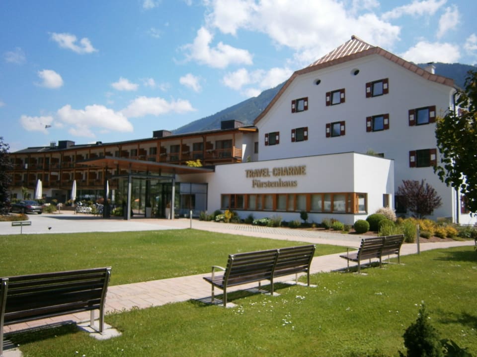 Hotel mit Eingangsbereich aja Fürstenhaus am Achensee