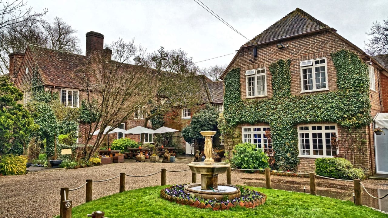 Außenansicht Howfield Manor Hotel