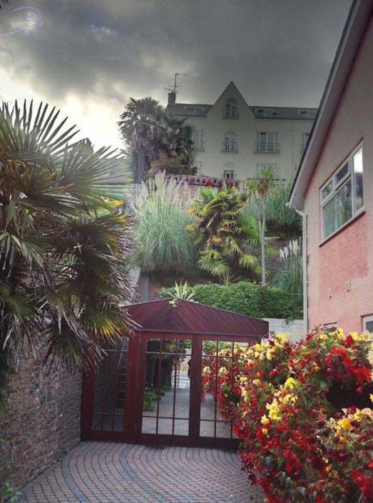 Blick zum Hintereingang Panorama Guest House