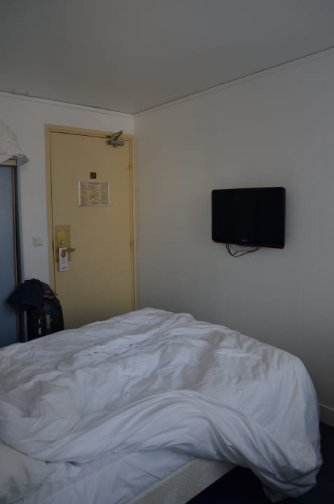 Mini-Zimmer - 20cm zwischen Bett und Wand  Best Western Plus Hotel Litteraire Marcel Ayme