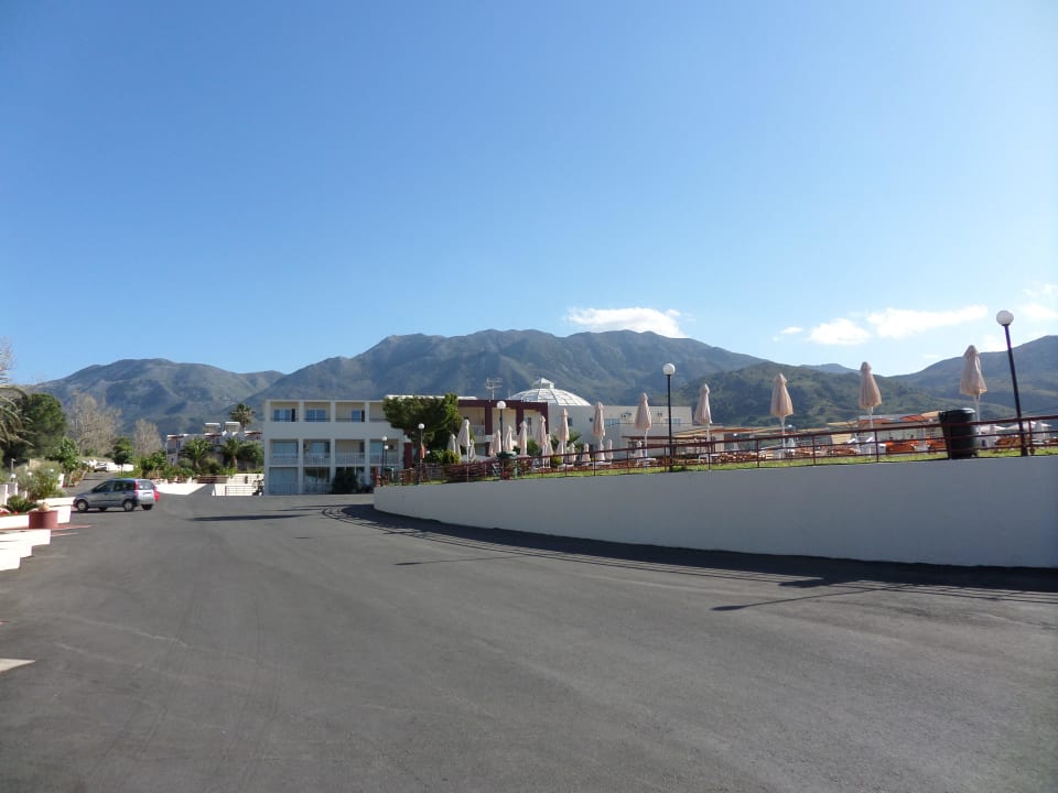 Hoteleingang HARPIN Georgioupolis Resort Aquapark & SPA