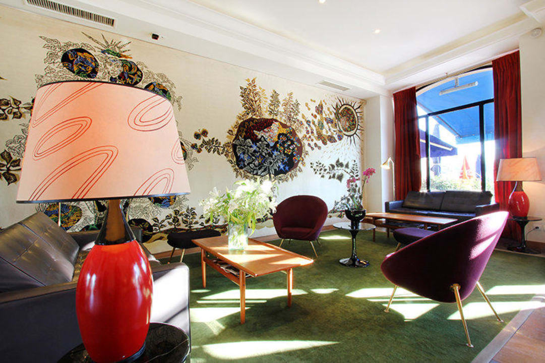 Salon d'accueil et tapisserie Lurçat Hotel Residence du Vieux Port