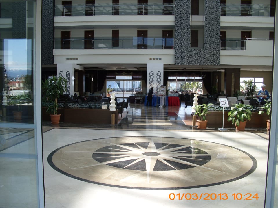 Hotel-Eingang Seaden Sea World Resort & Spa