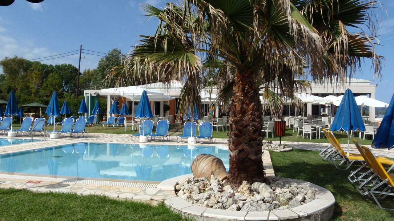 Wunderschön sauber Acharavi Beach Hotel
