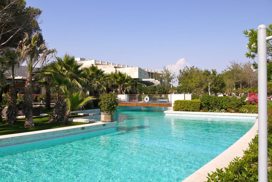 Vorderer Poolbereich Gloria Serenity Resort