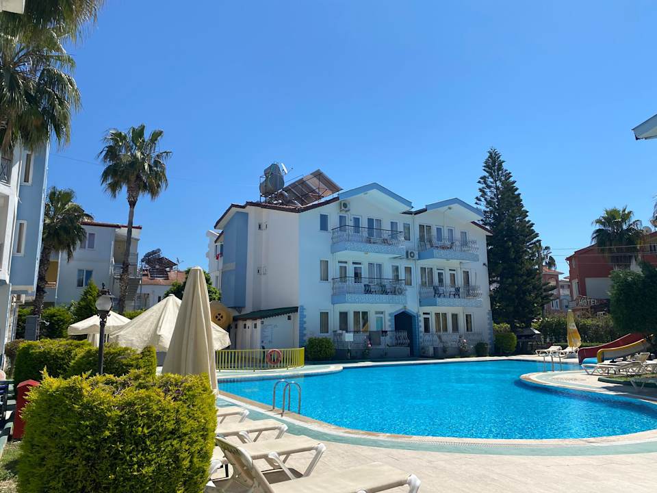 Pool Side Papaya Apart Hotel