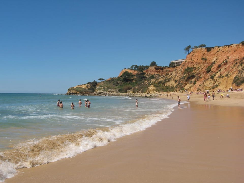Blick vom Strand Richtung Hotel (rechts oben) PortoBay Blue Ocean