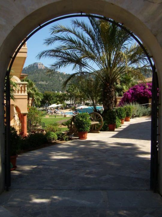 Eingang Hotelanlage Mon Port Mon Port Hotel & Spa