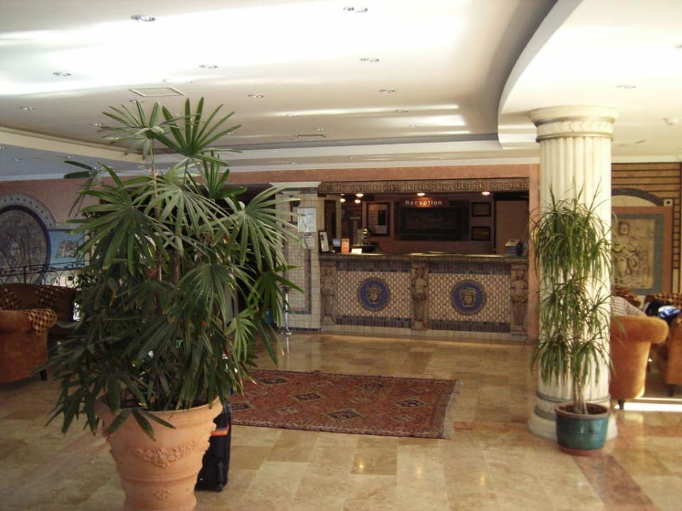 Lobby Royal Atlantis Beach Hotel
