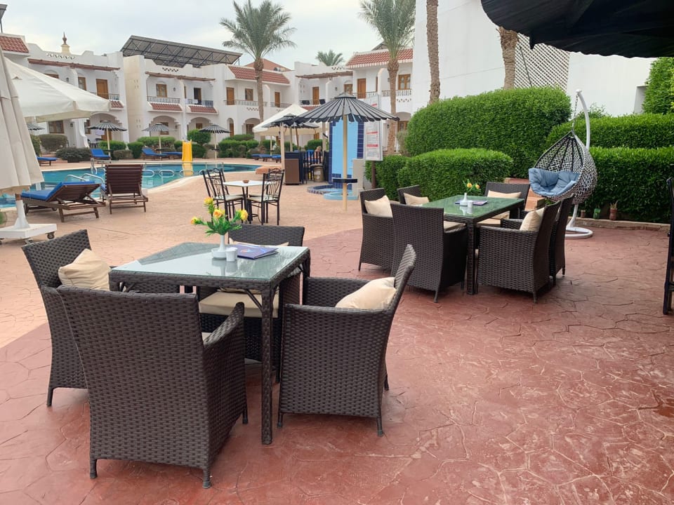 Gastro Dive Inn Resort