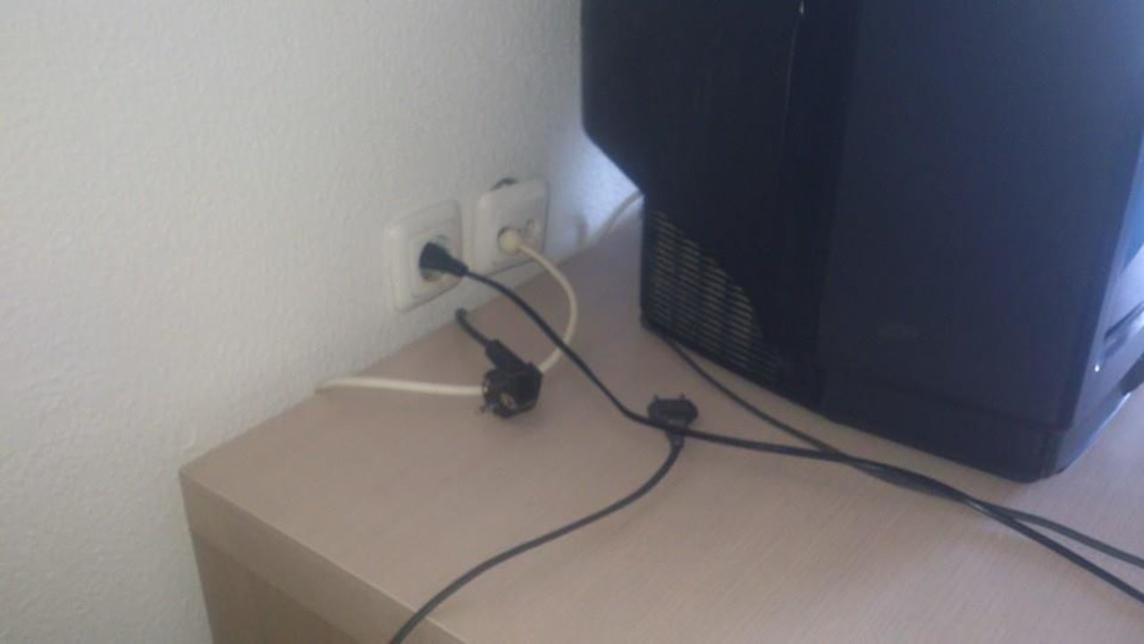 Entweder TV oder Kühlschrank, denn nur eine Dose Hotel El Mouradi Mahdia