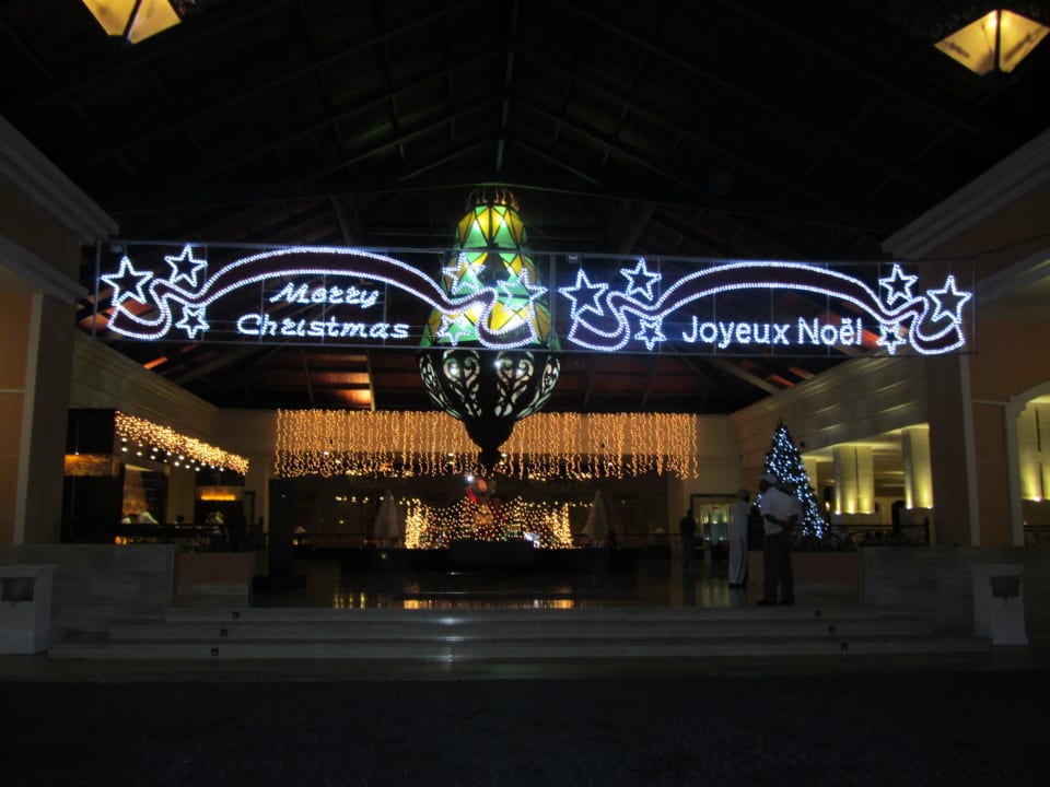 Eingang - Frohe Weihnachten Majestic Elegance Punta Cana
