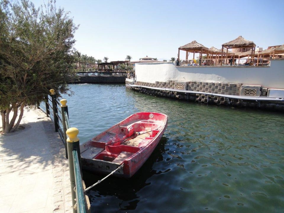 Dreckiges Arbeitsboot Pickalbatros Dana Beach Resort - Hurghada