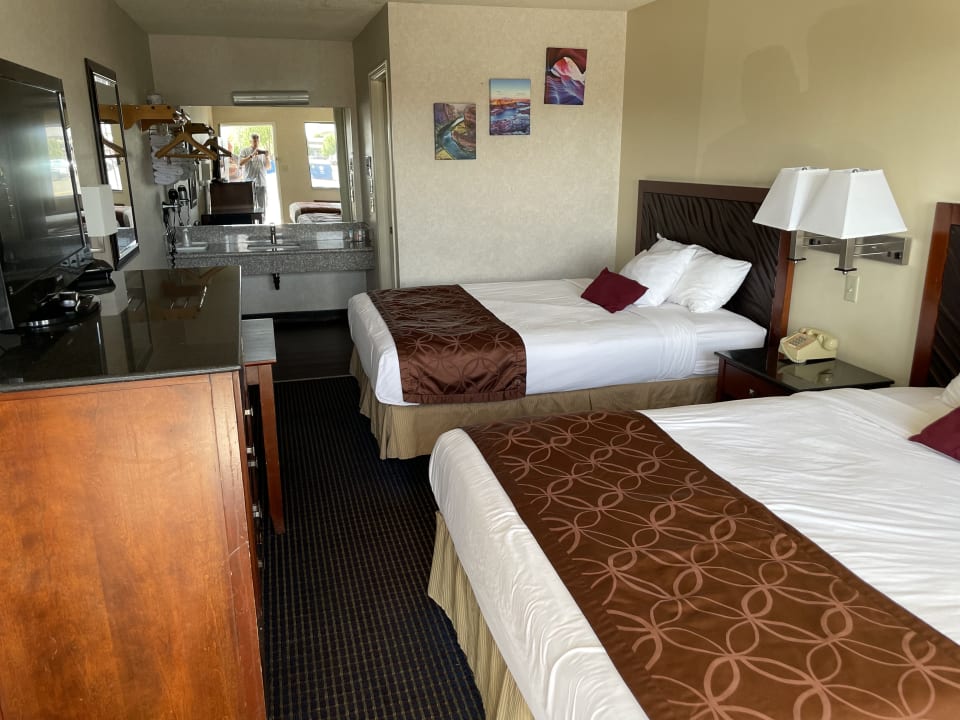 Zimmer Horel America's Best Value Inn Page