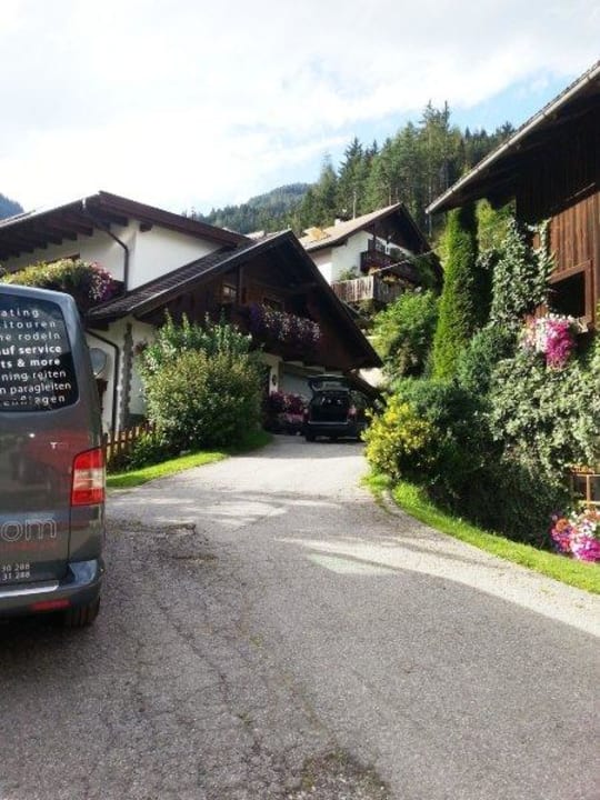 Blick zum Wohnhaus mit Scheune rechts  KASSNHOF - Urlaub in den Bergen