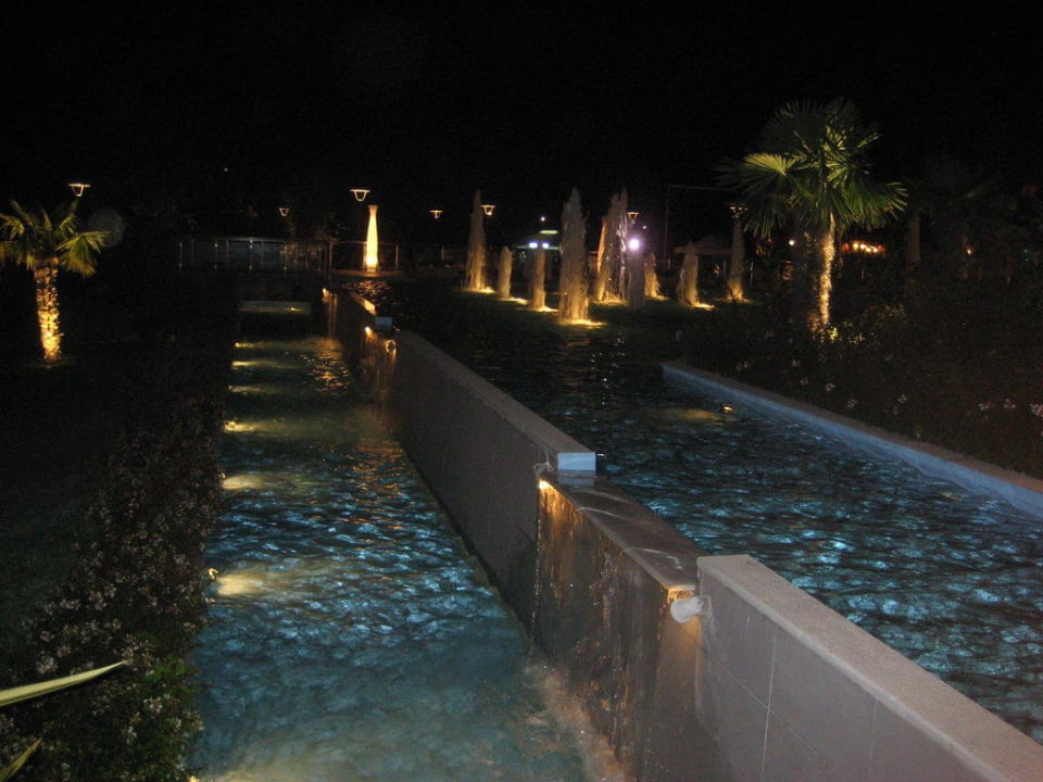 Abends im Garten des Hotels alltoura Club Hotel Poseidon Palace