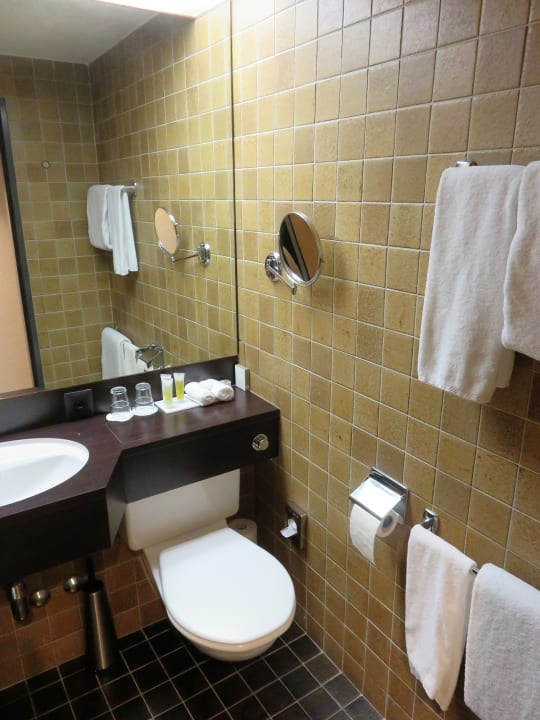 Zimmer Nash Airport Hotel