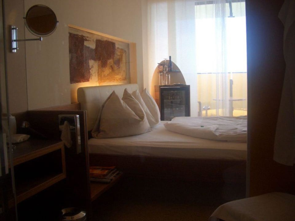 Bad_2 AVIVA make friends