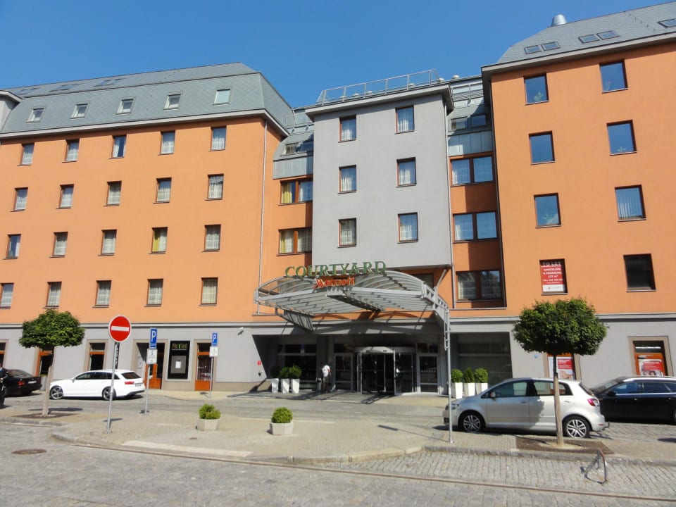 Eingangsbereich Courtyard Hotel Pilsen