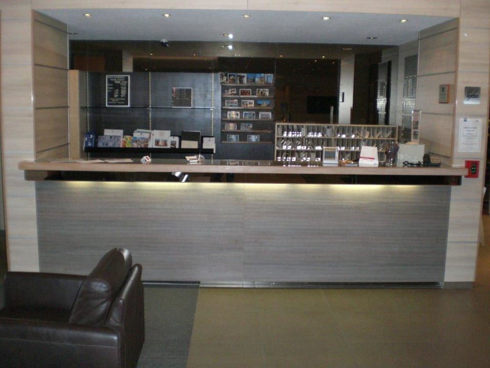 Empfang Hotel & Aparthotel Casteau Resort Mons