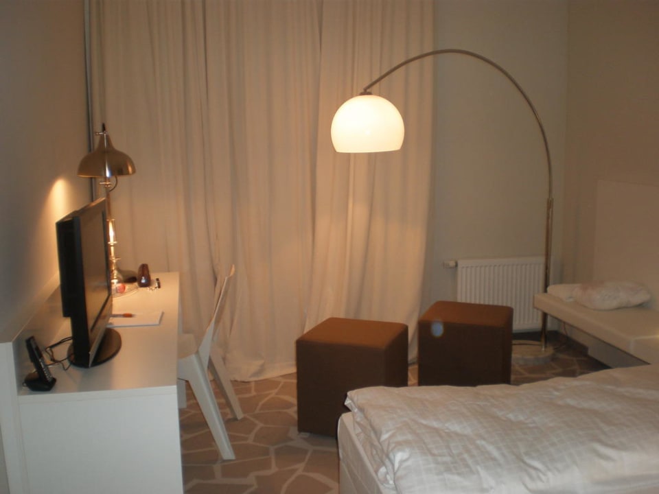 Überschaubares Zimmer, vollkommen ausreichend Friendly Cityhotel Oktopus