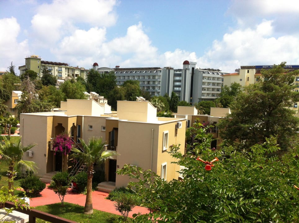 Blick von der Terrasse zum Haupthaus Mira Meridia Beach Hotel