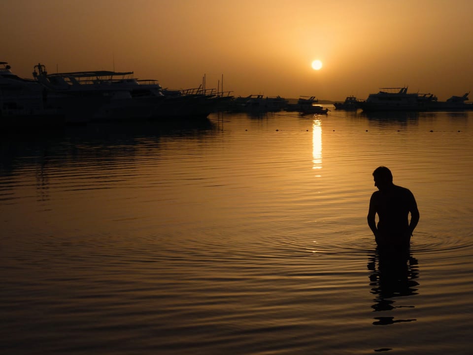 Sonnenaufgang am Strand The Grand Hotel Hurghada
