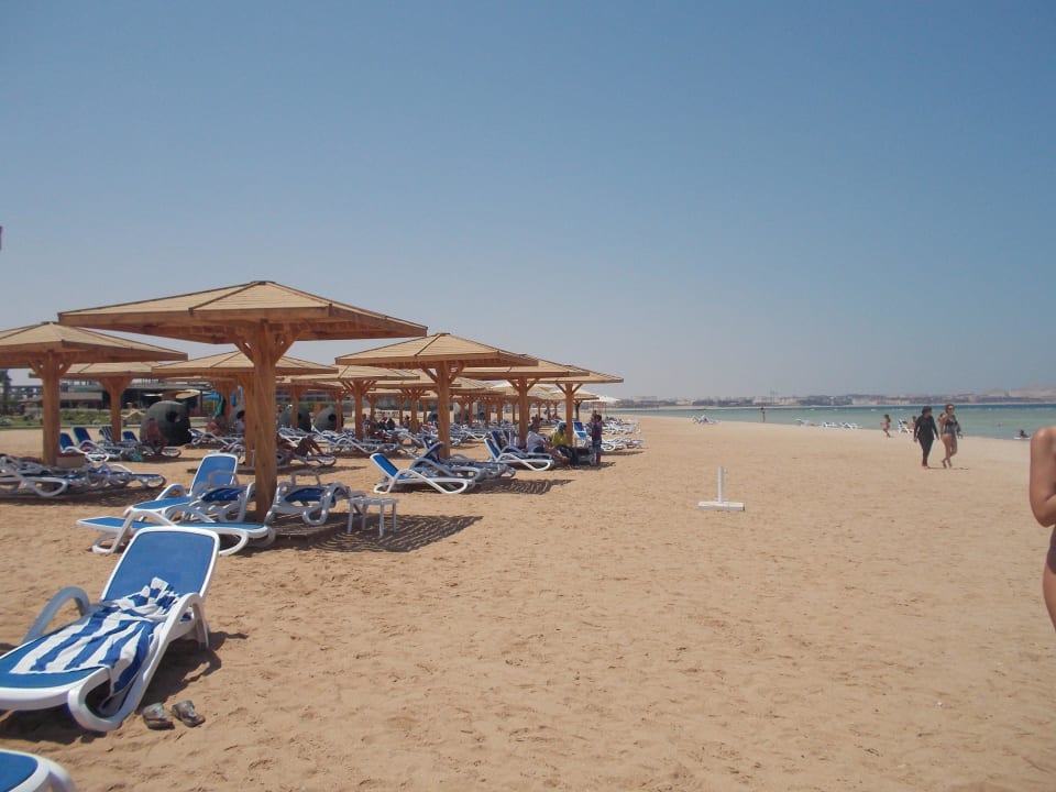 Calm on the beach Tropitel Sahl Hasheesh