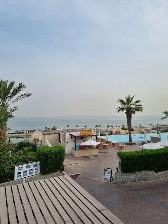 Pool The Cove Rotana Resort