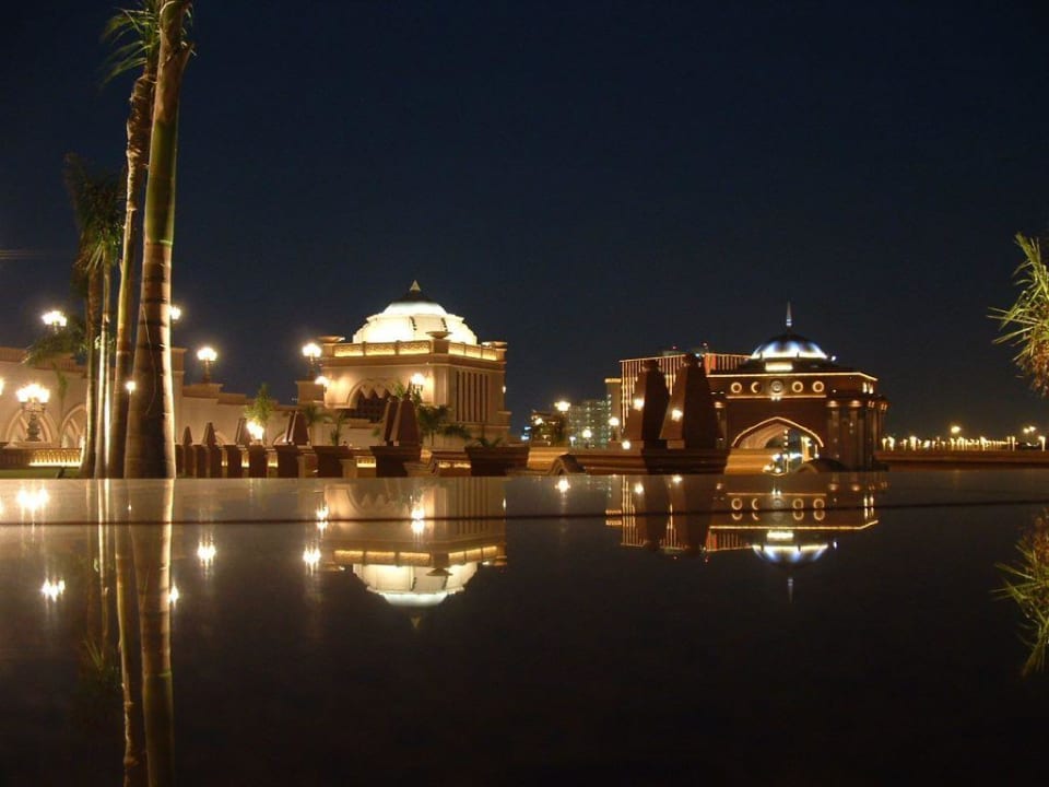 Nachtaufnahme Emirates Palace Mandarin Oriental