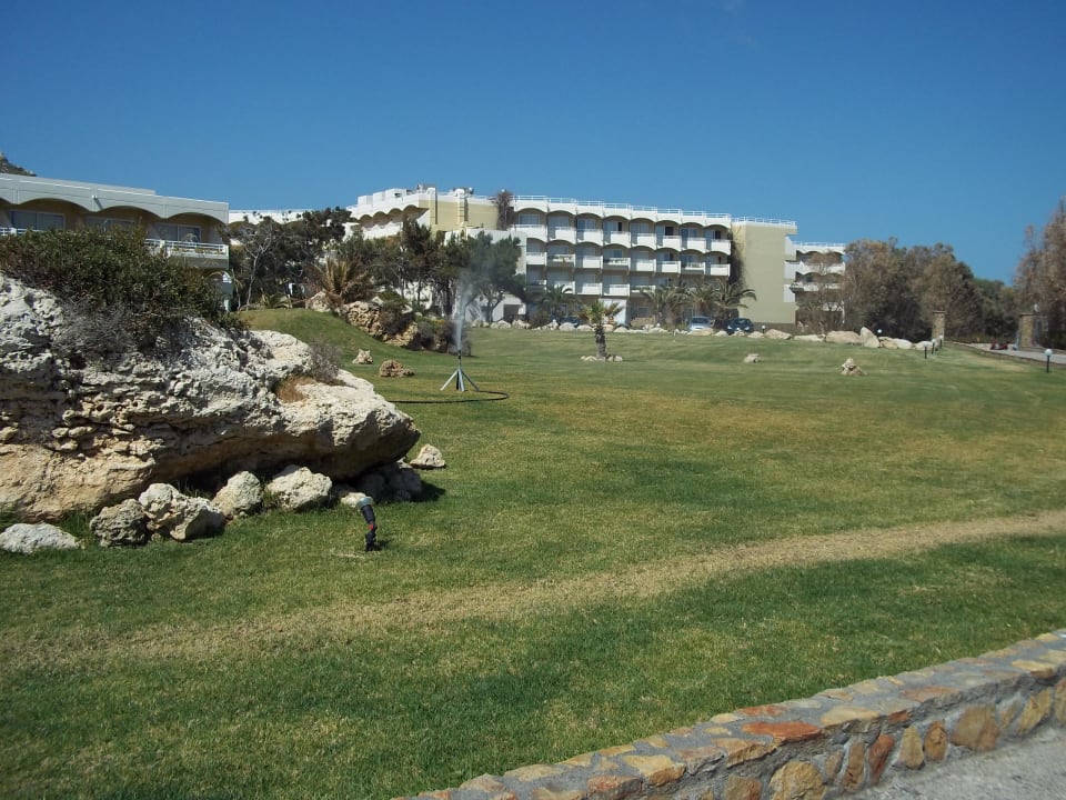 Parkanlage mit Hotelteil Hotel Kalithea Mare Palace