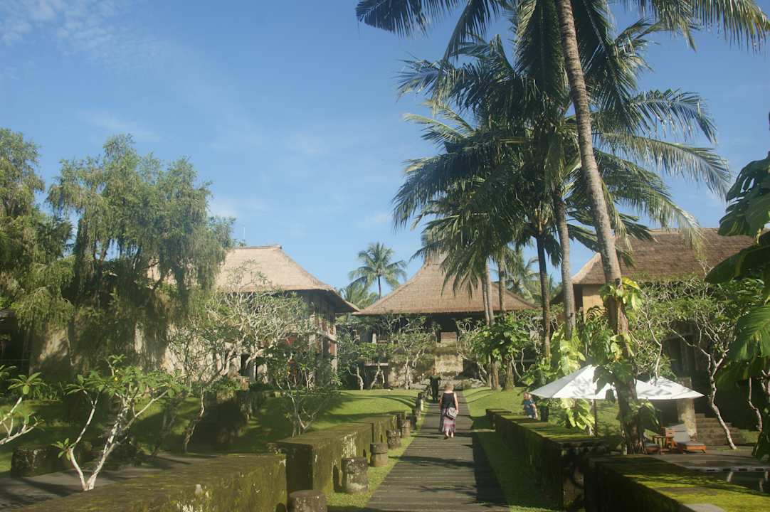 Super Gartenanlage, super Frau (Meine). Maya Ubud Resort & Spa Bali