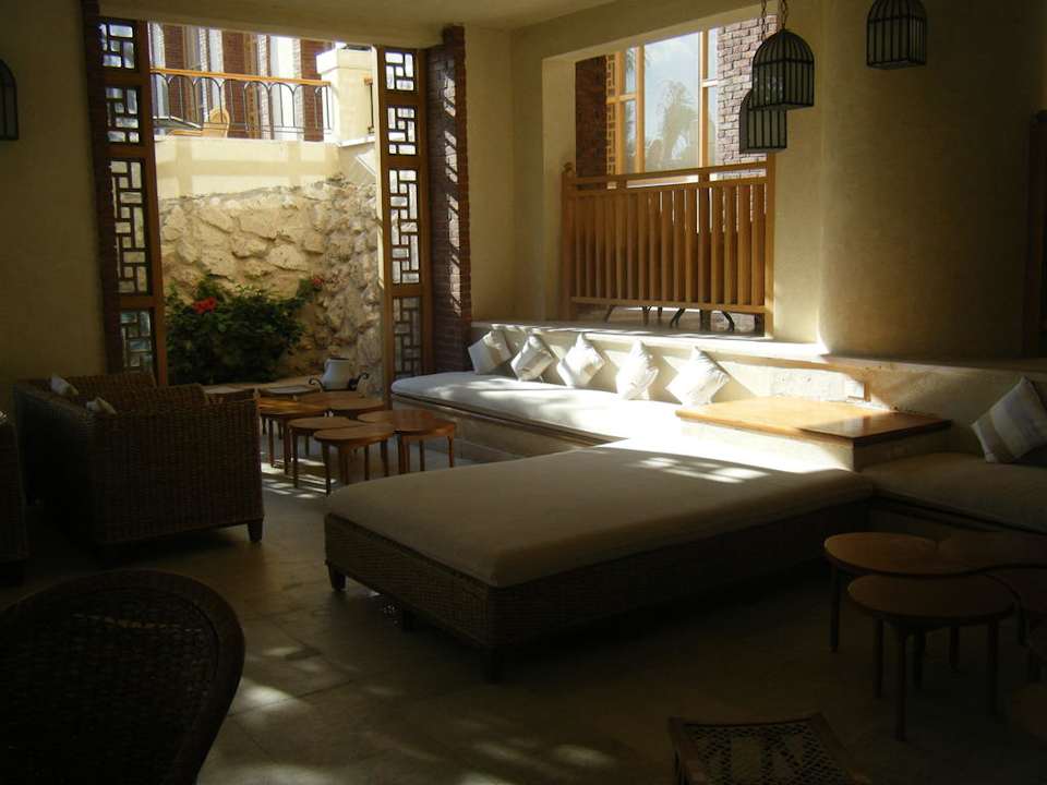Kuschelige Sitzecken in einer Bar The Grand Hotel Sharm El Sheikh