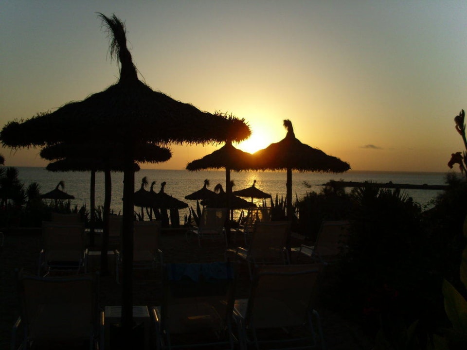 Sonnenuntergang beim Abendessen Bikini Island & Mountain Hotel Es Trenc