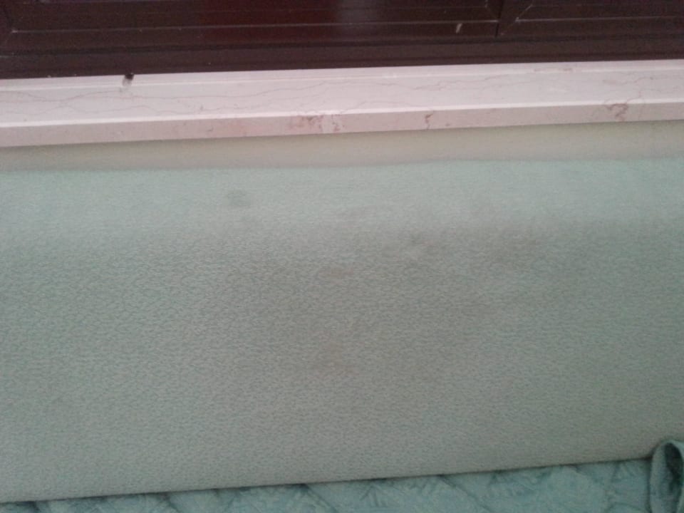 Fleckiges Sofa Estella Club