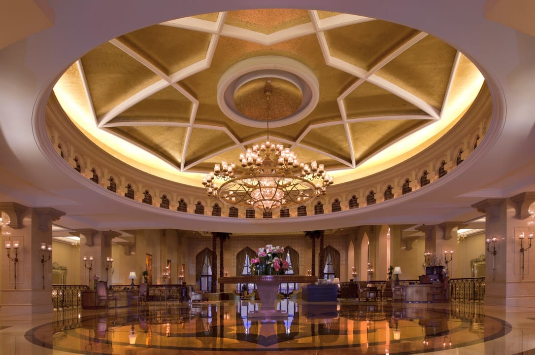 Lobby Shangri-La Hotel Qaryat Al Beri