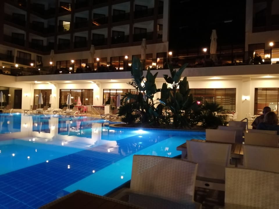 Pool Glamour Resort & Spa