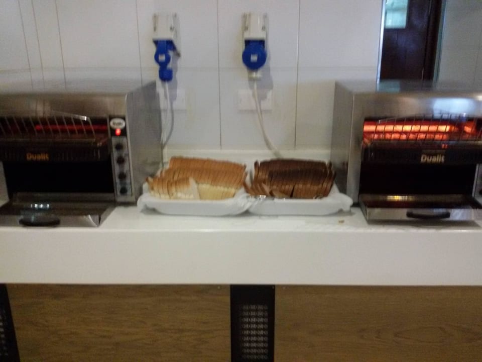 Frühstück 7 Tage lang db San Antonio Hotel + Spa