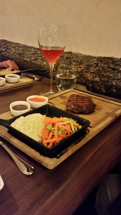 Steakrestaurant super VONRESORT Golden Coast