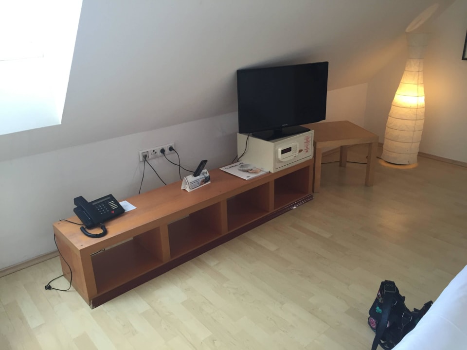 Ikea Möbel mit Kratzer Binders Budget City-Mountain Hotel