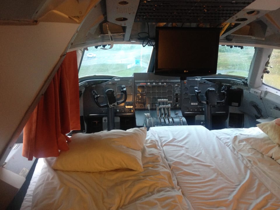 cockpit suite Hostel Jumbo Stay