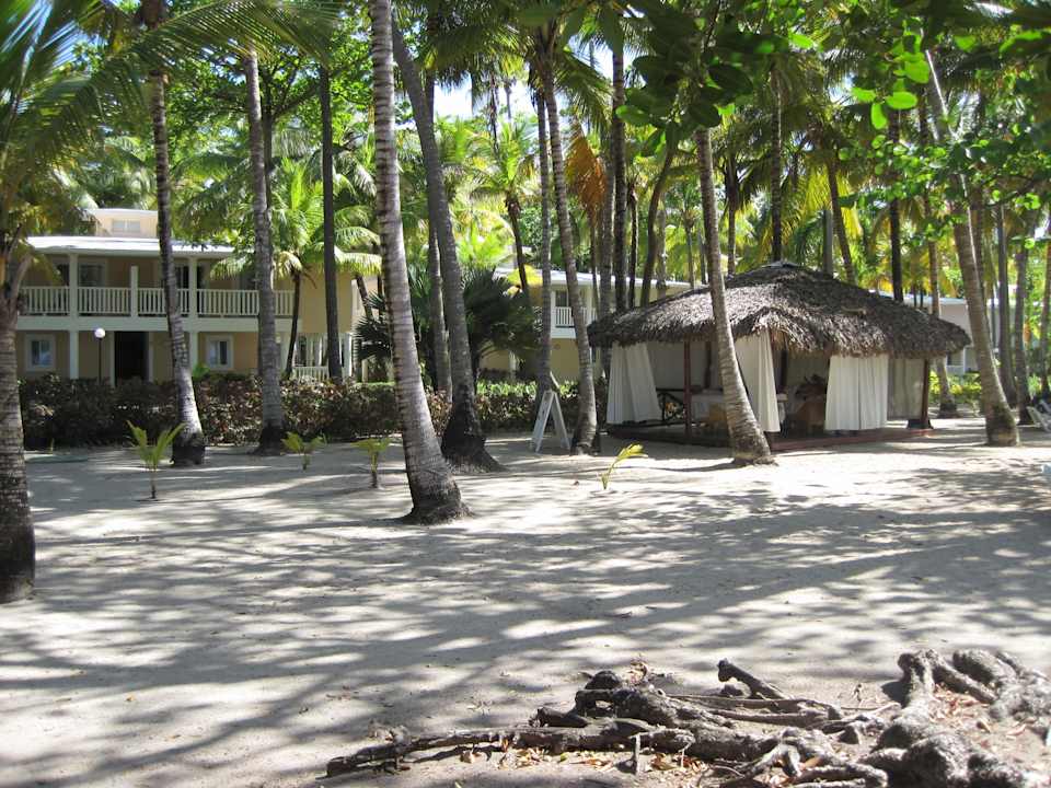 Holzhütte für eine Massage Playabachata Hotel